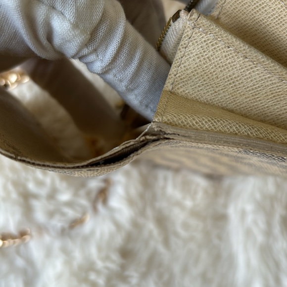 🤍🩶 Louis Vuitton Damier Azur Sarah Wallet - Picture 15 of 16